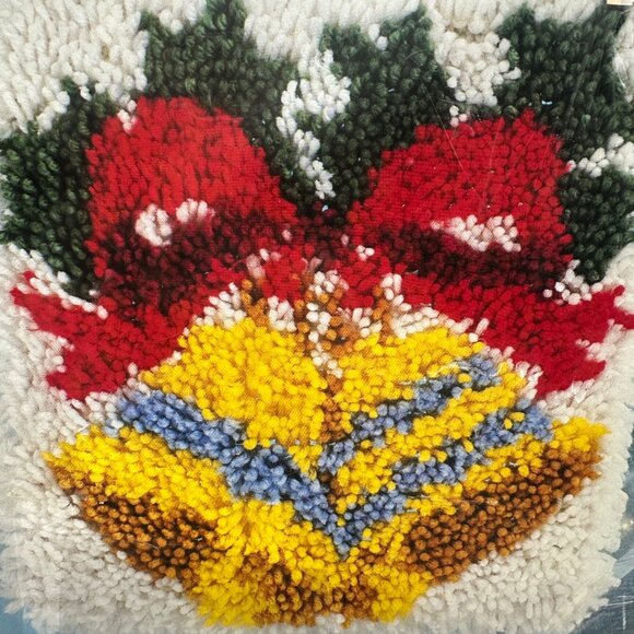 Vintage Latch Hook Kit Sew Simple Holiday Bells Christmas 1986 Craft Retro - Picture 7 of 11